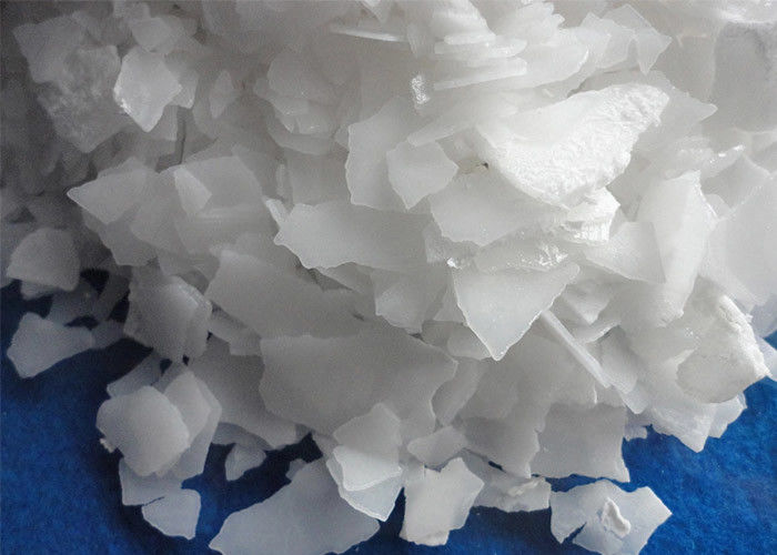 Flocon caustique 1310-73-2 de soude de NaOH 99% fortement corrosif et alcalin